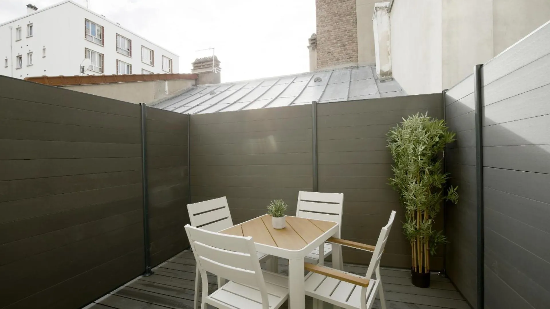 Chill-Out On Private Patio In Vintage Masterpiece Apartment Paris